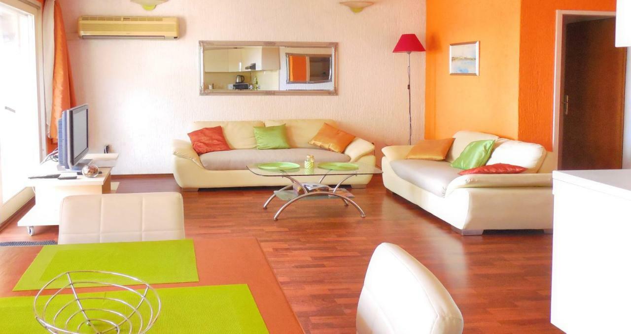 Apartment Orange Bamboo